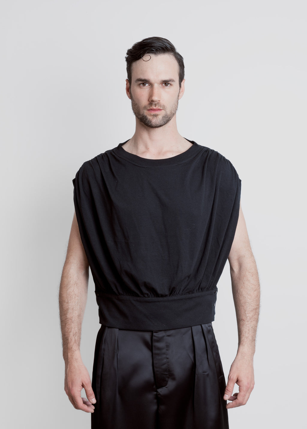 PLAYERA DRAPPEADA CON FAJÍN