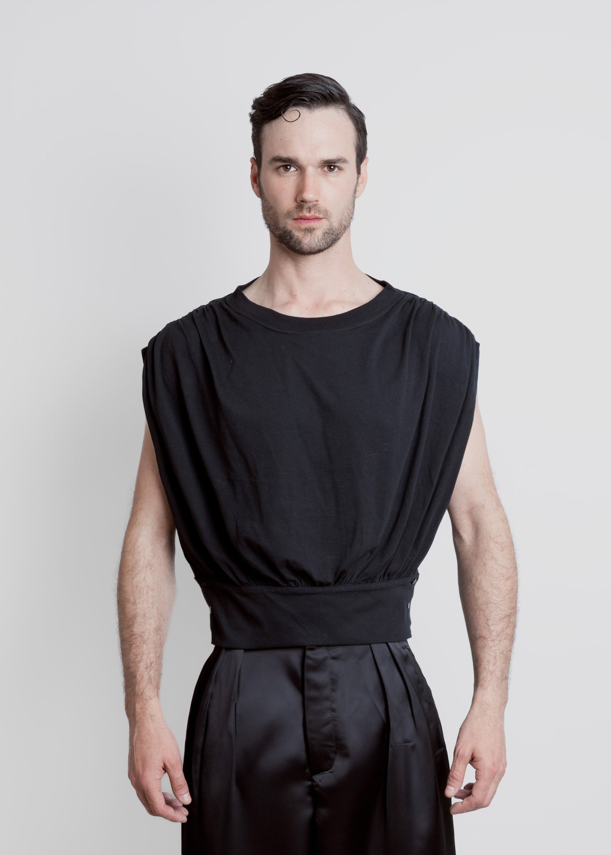 PLAYERA DRAPPEADA CON FAJÍN