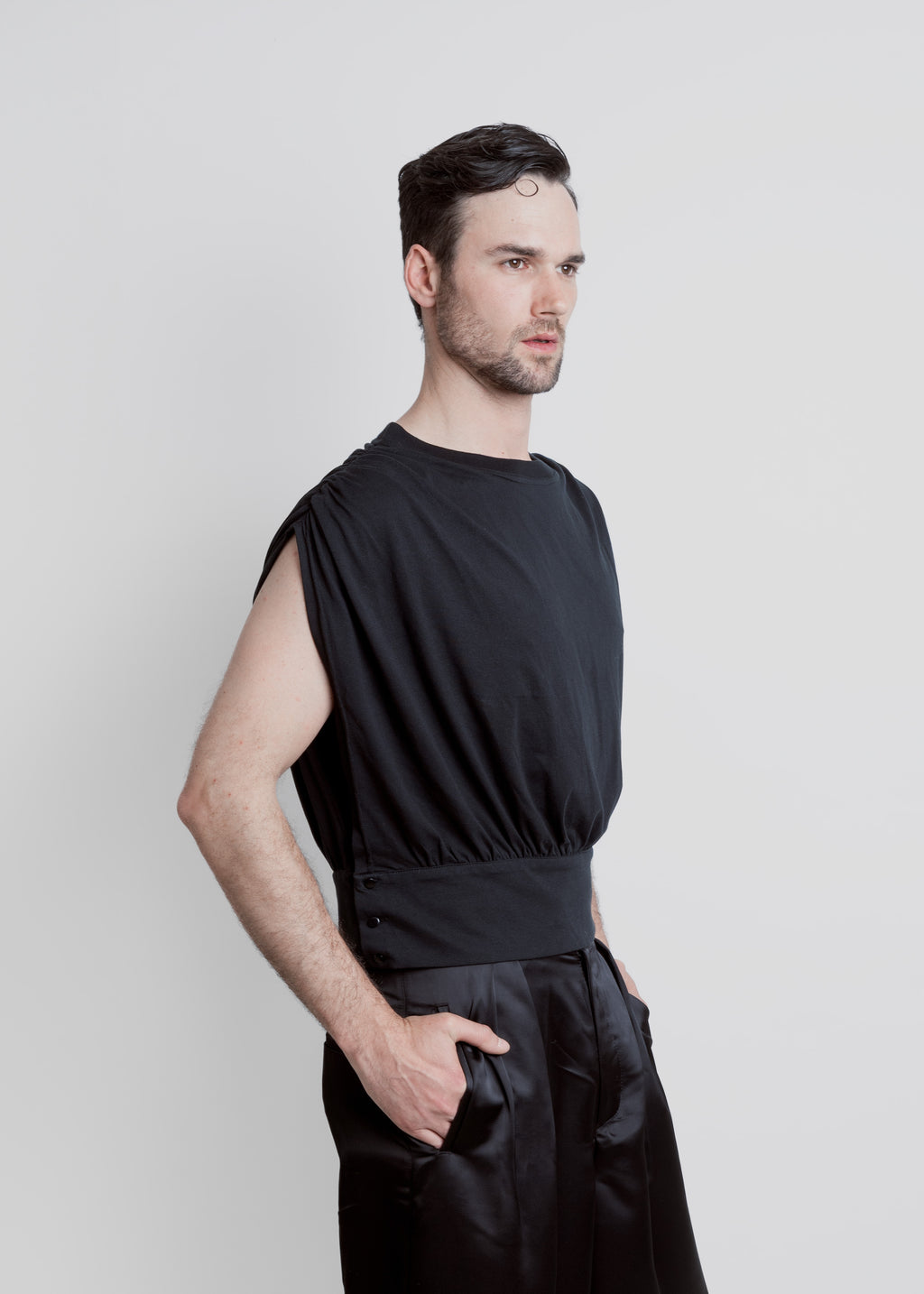 PLAYERA DRAPPEADA CON FAJÍN