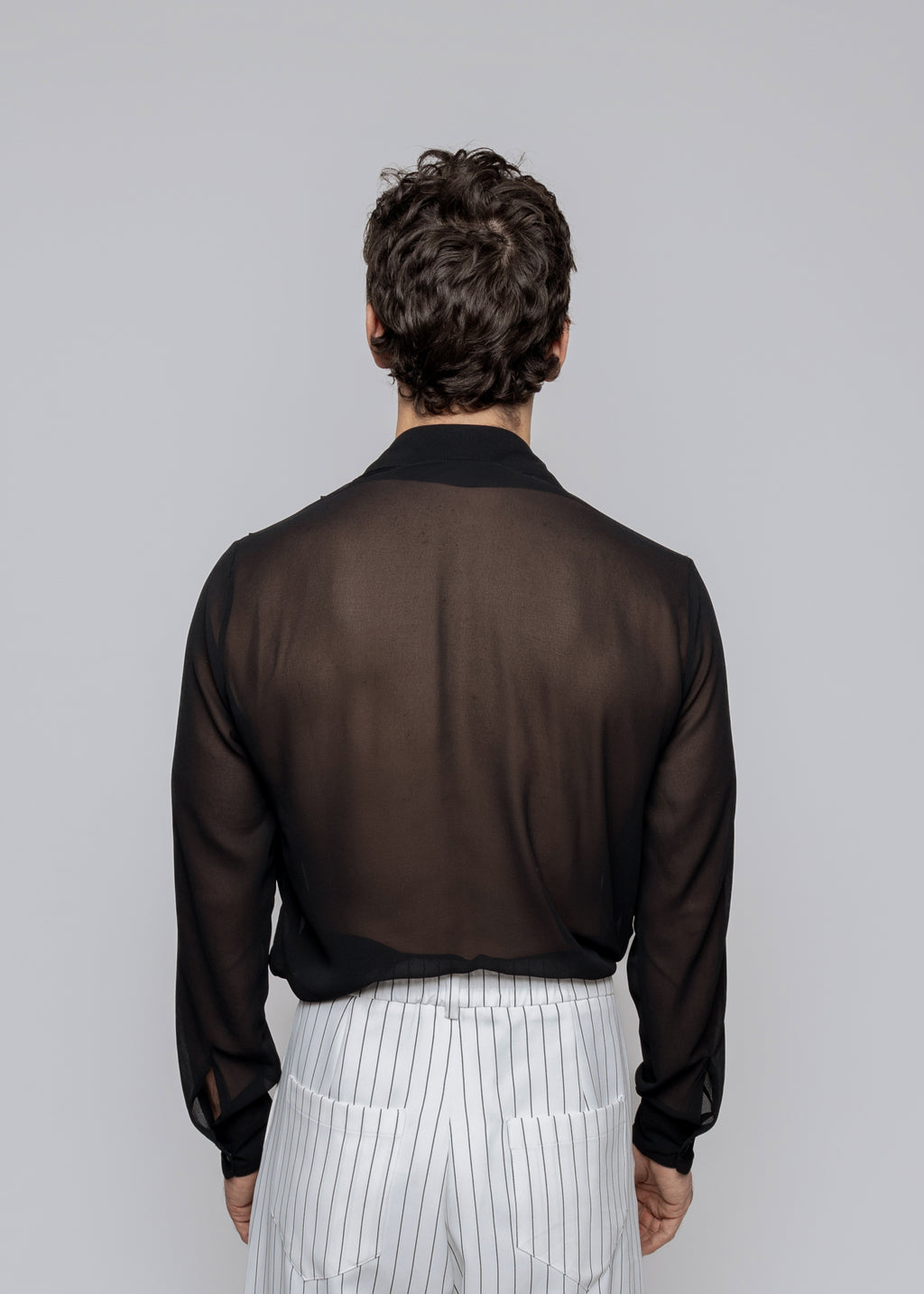 CAMISA CON CORBATÍN TRASLUCIDA