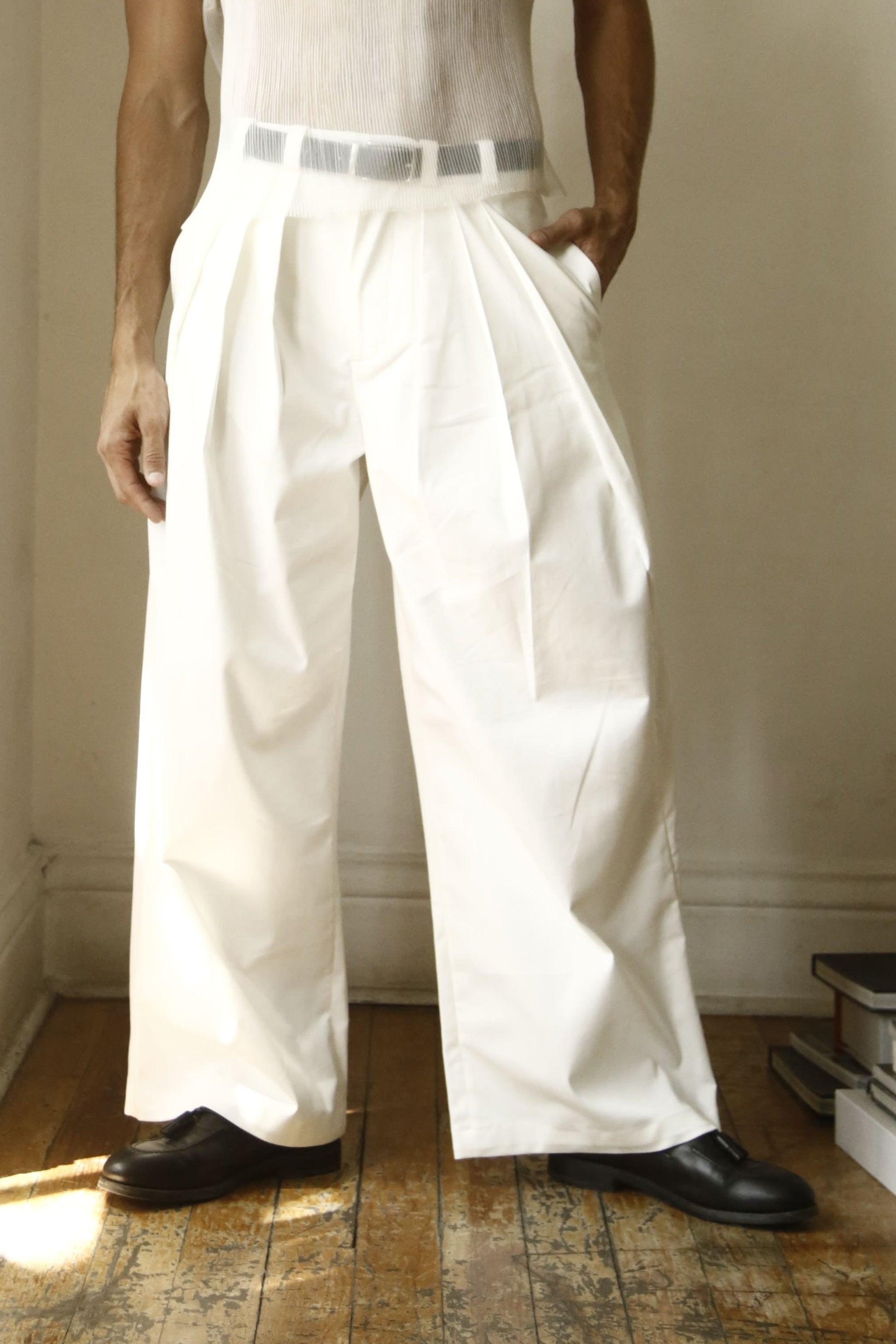 PANTALÓN BLANCO DE PINZAS