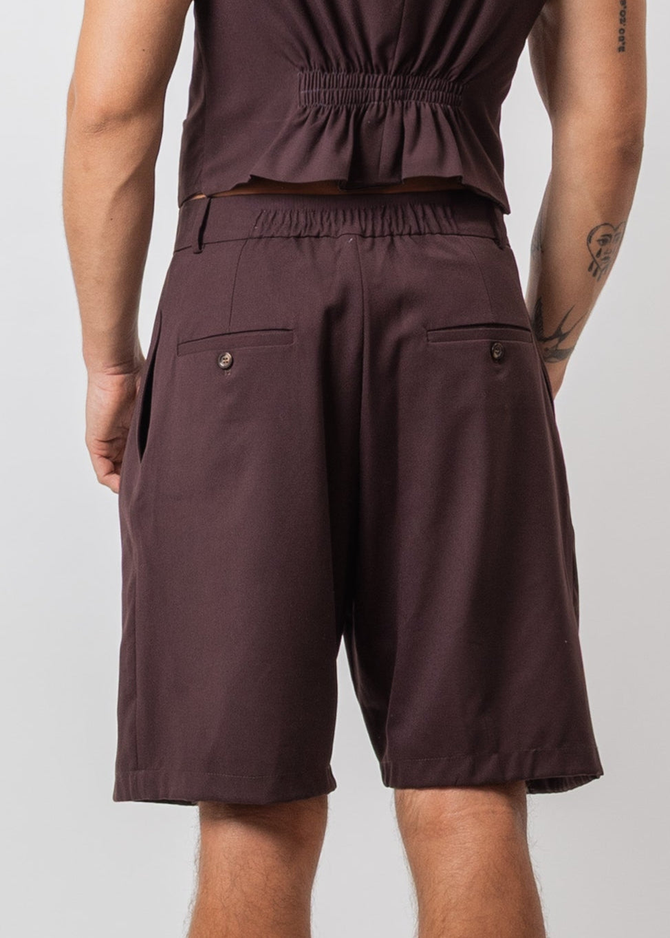 SHORT CON PINZAS DRITTO