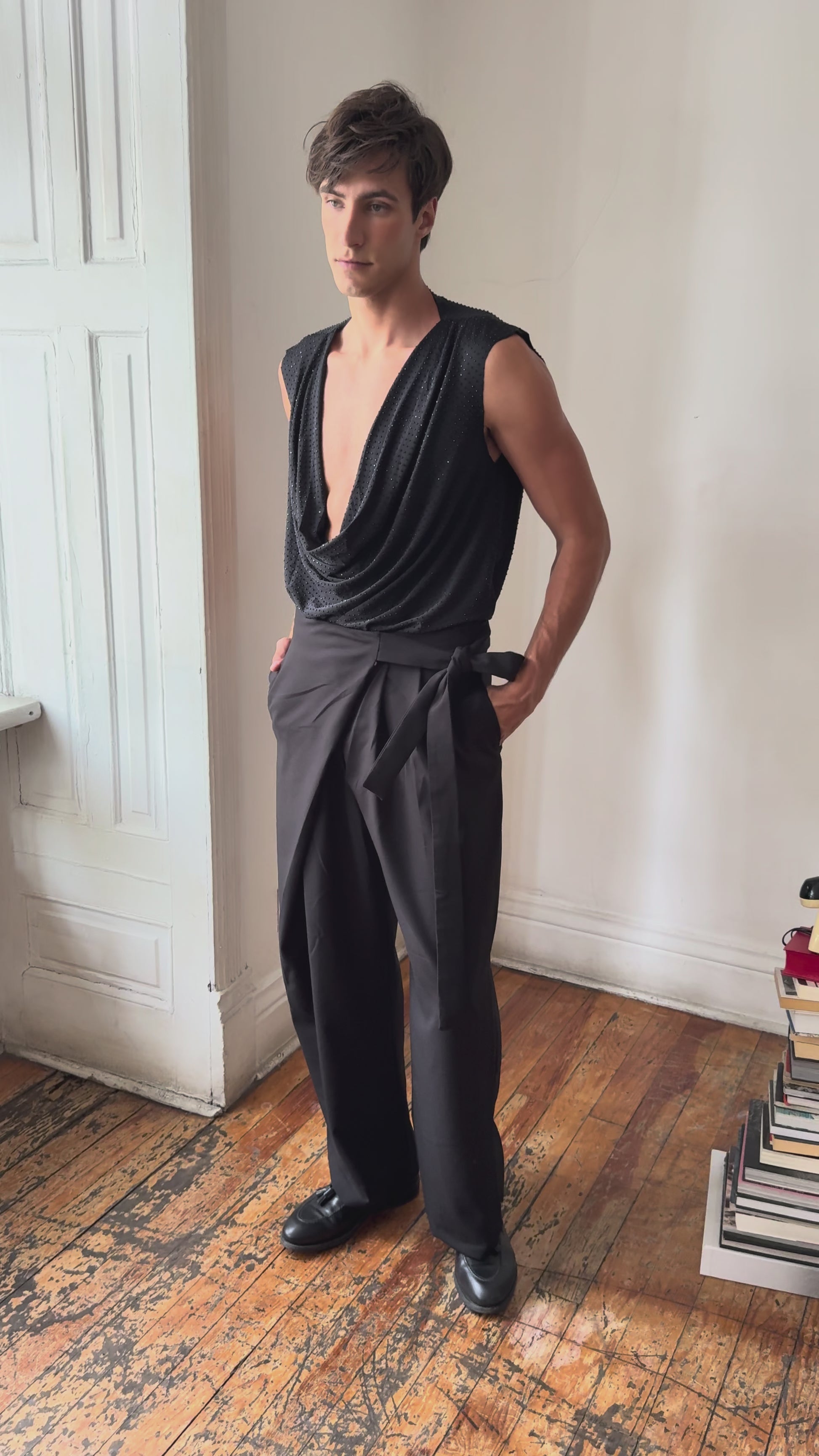 PANTALÓN NEGRO DRAPPEADO
